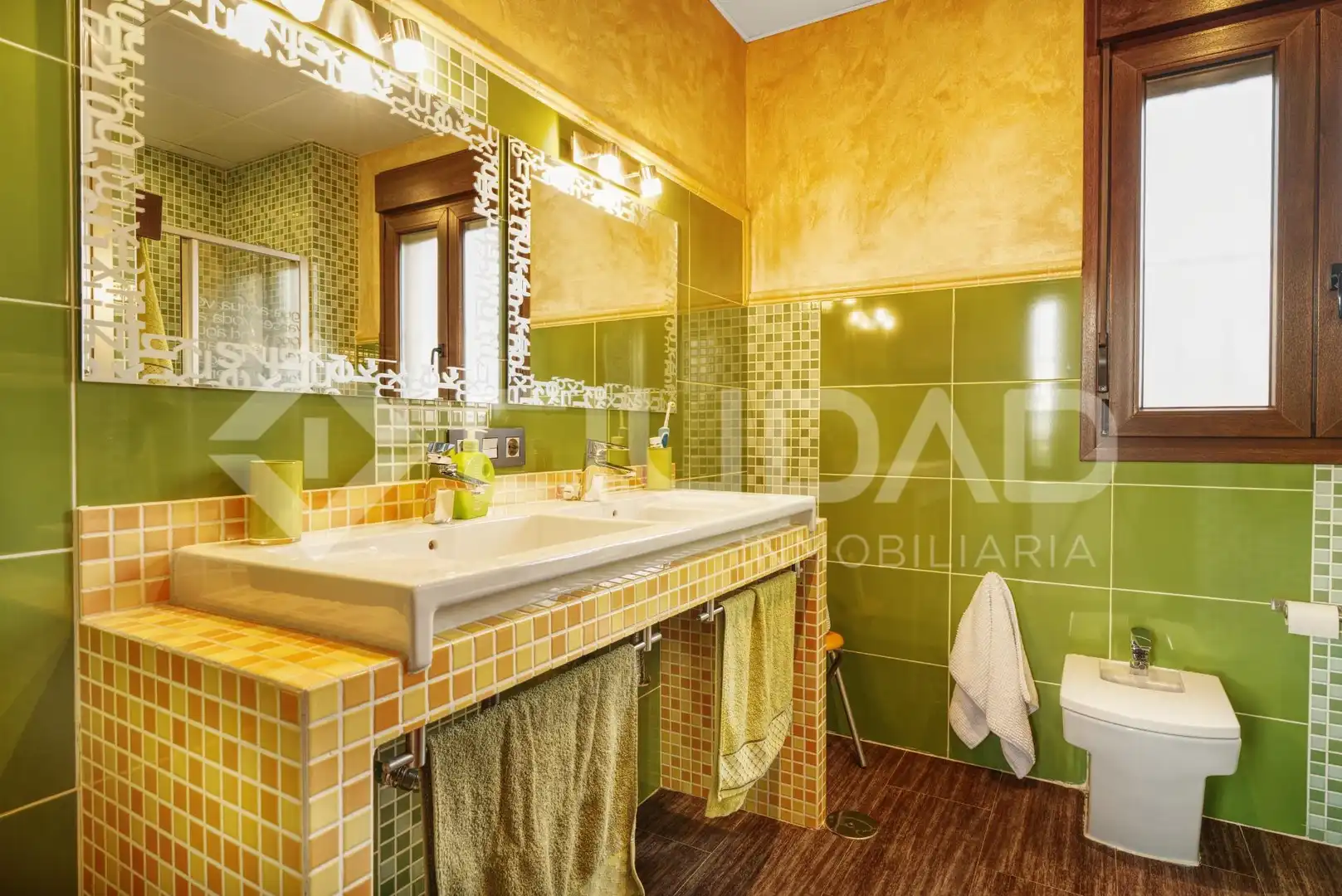 Bany de Casa o xalet en venda en Castilleja de la Cuesta amb Aire condicionat, Jardí privat i Terrassa
