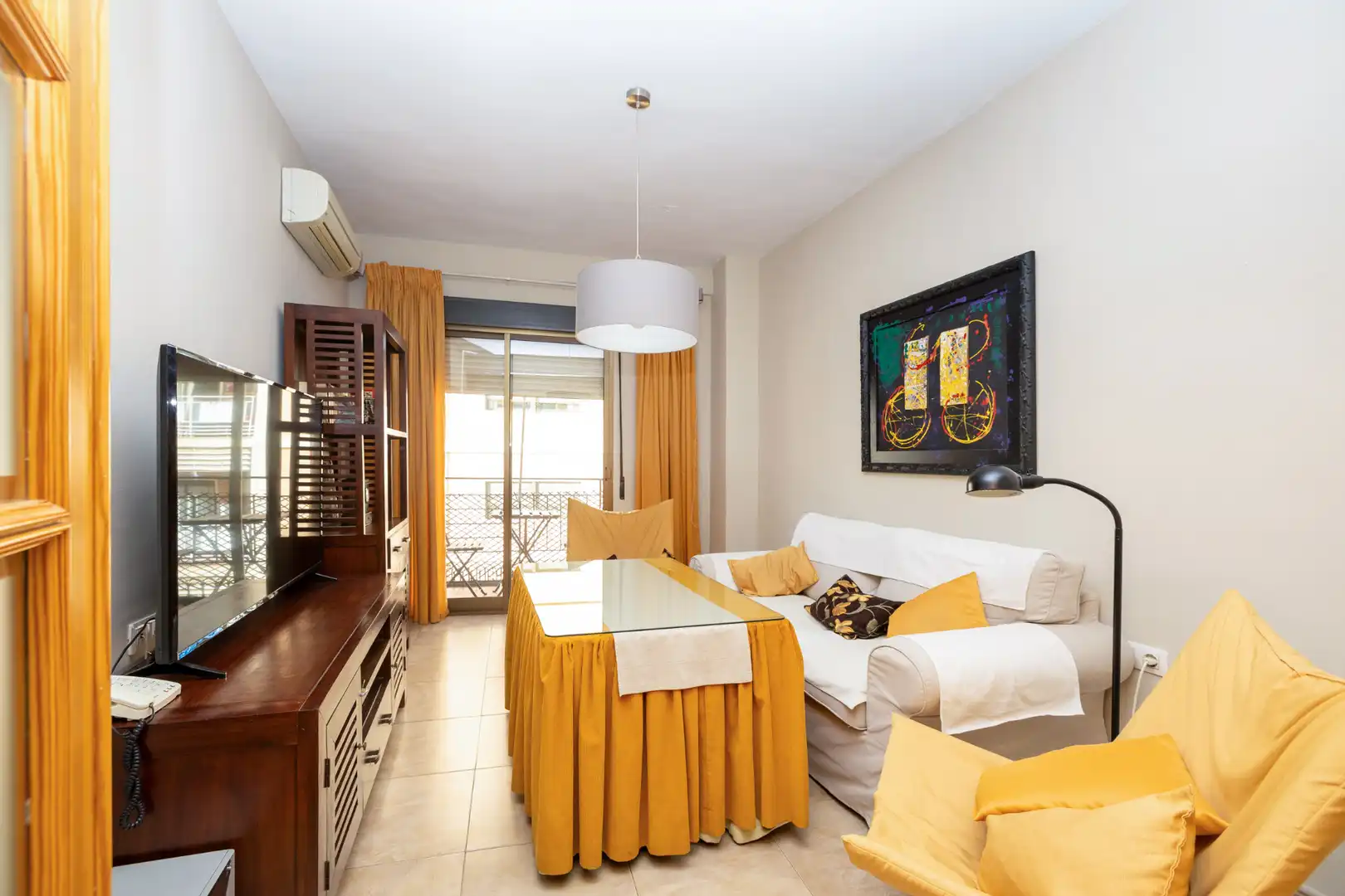 Living room of Flat for rent in Granada  with Air Conditioner, Furnished and Washing machine