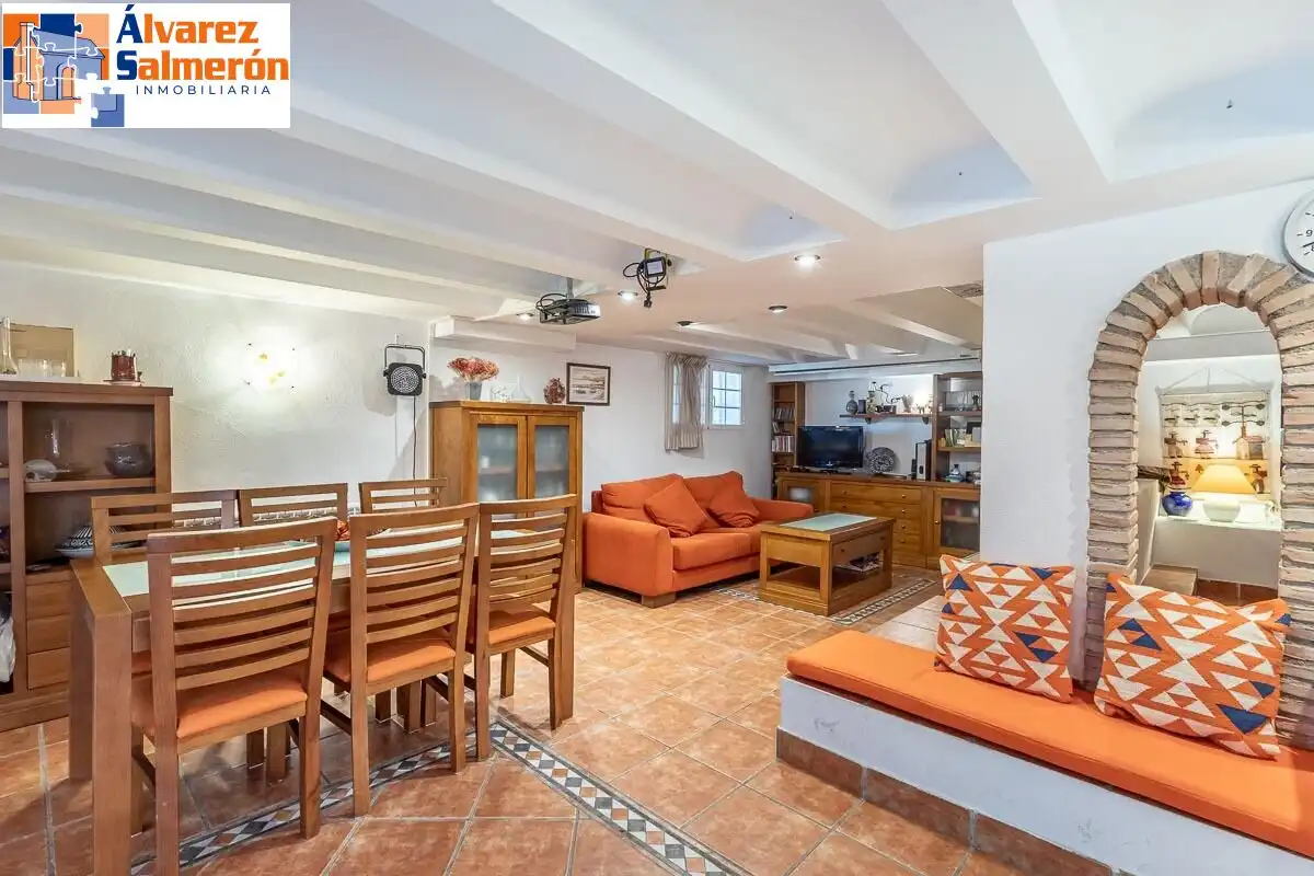 Houses for sale in Altos de la Zubia