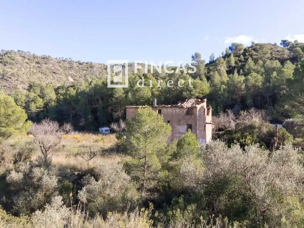 Finca rústica en venda en Benissanet