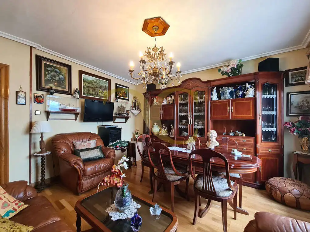 Comedor de Piso en venta en Ribadesella con Calefacción y Trastero