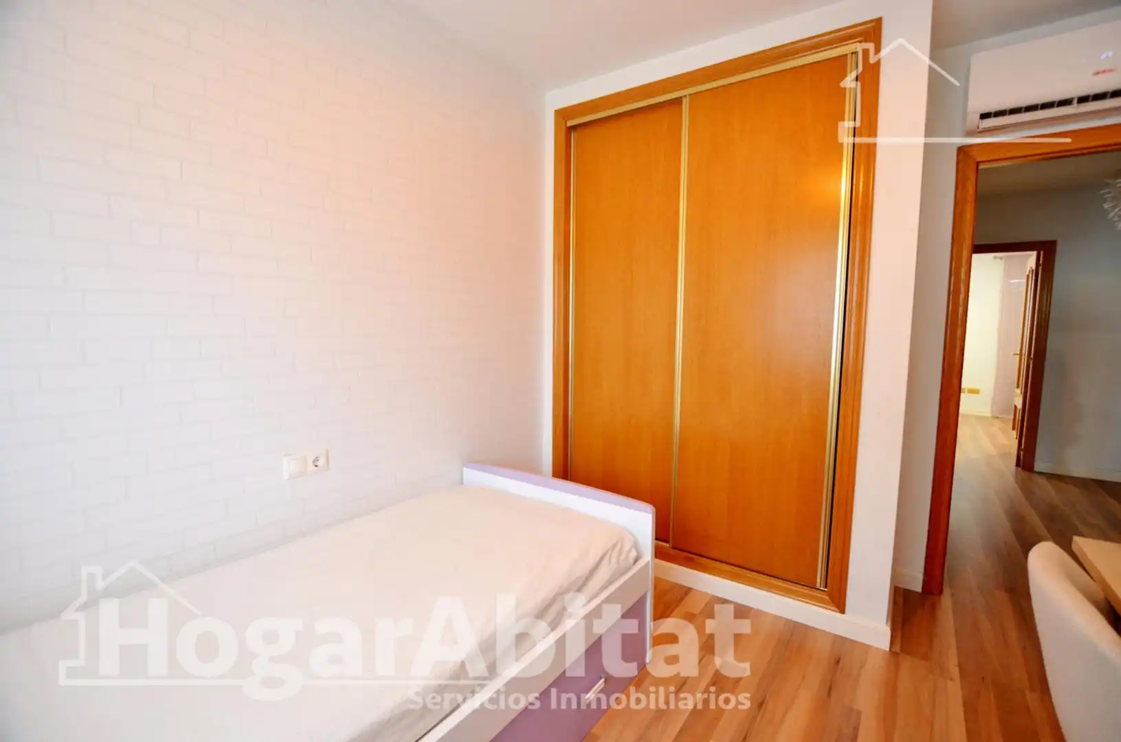 Dormitori de Casa adosada en venda en San Vicente del Raspeig / Sant Vicent del Raspeig amb Aire condicionat, Calefacció i Jardí privat