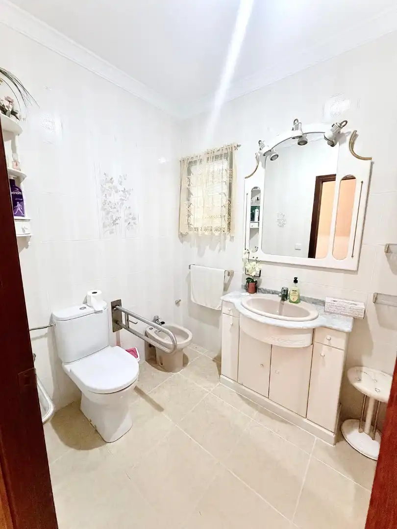 Baño de Casa adosada en venta en San Sebastián de los Ballesteros con Terraza y Amueblado