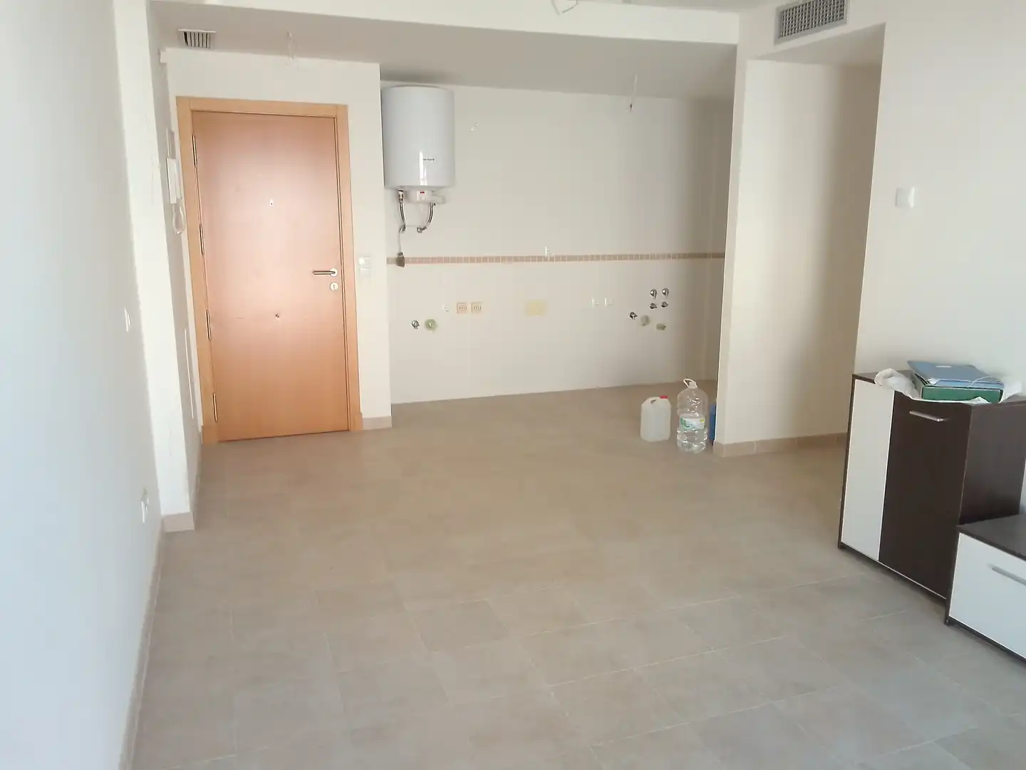 Apartamento en venta en Ubrique con Jardín privado, Balcón y Piscina comunitaria