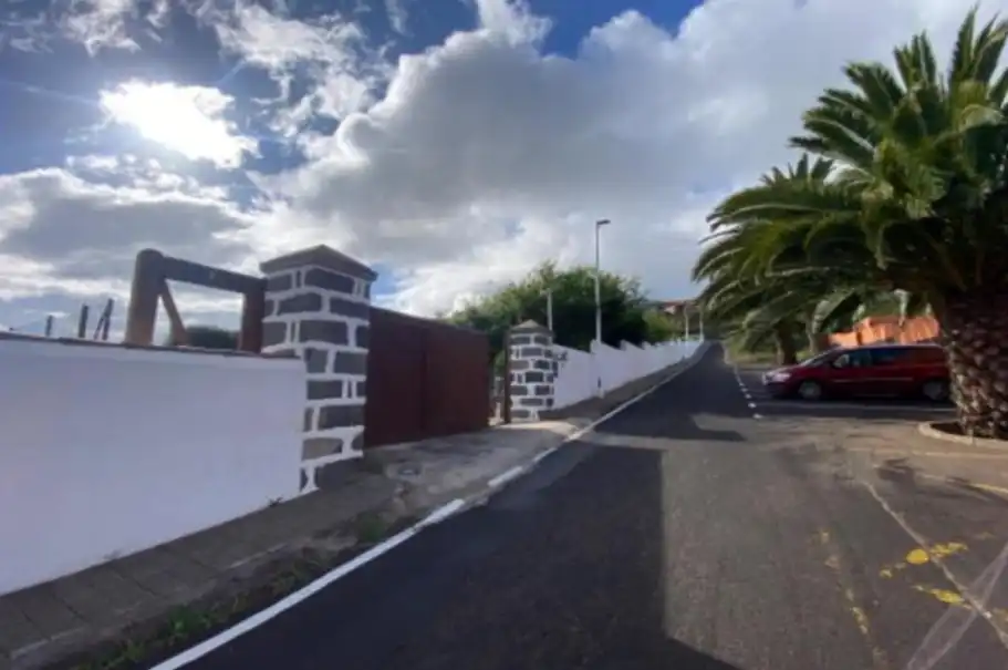 Vista exterior de Edifici en venda en Los Realejos amb Alarma i Piscina comunitària
