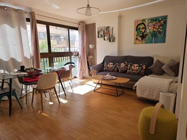 Piso en Venta en Avinguda Benito Perez Galdos en Ensanche - Diputación