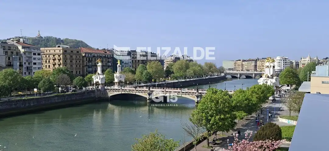 Vista exterior de Piso en venta en Donostia - San Sebastián  con Calefacción, Terraza y Trastero