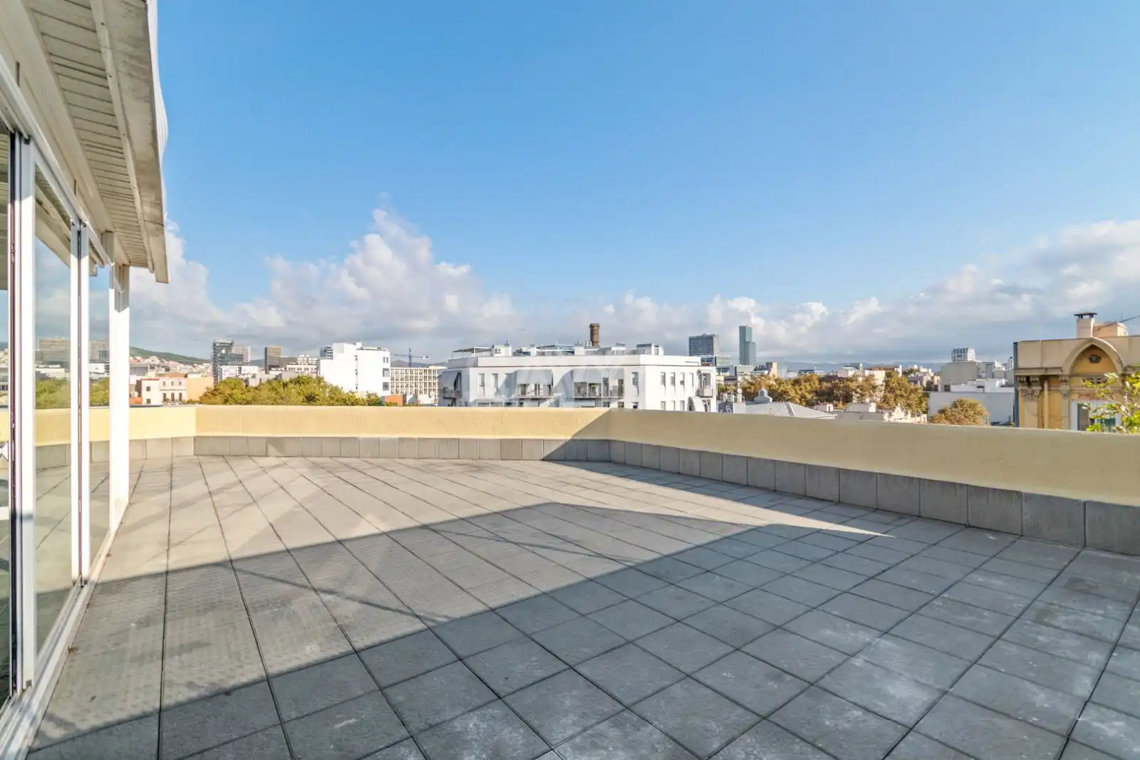 Terrace of Office for sale in Barcelona