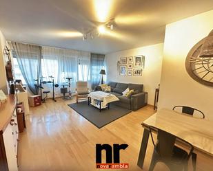 Living room of Flat for sale in Cerdanyola del Vallès  with Air Conditioner, Heating and Parquet flooring