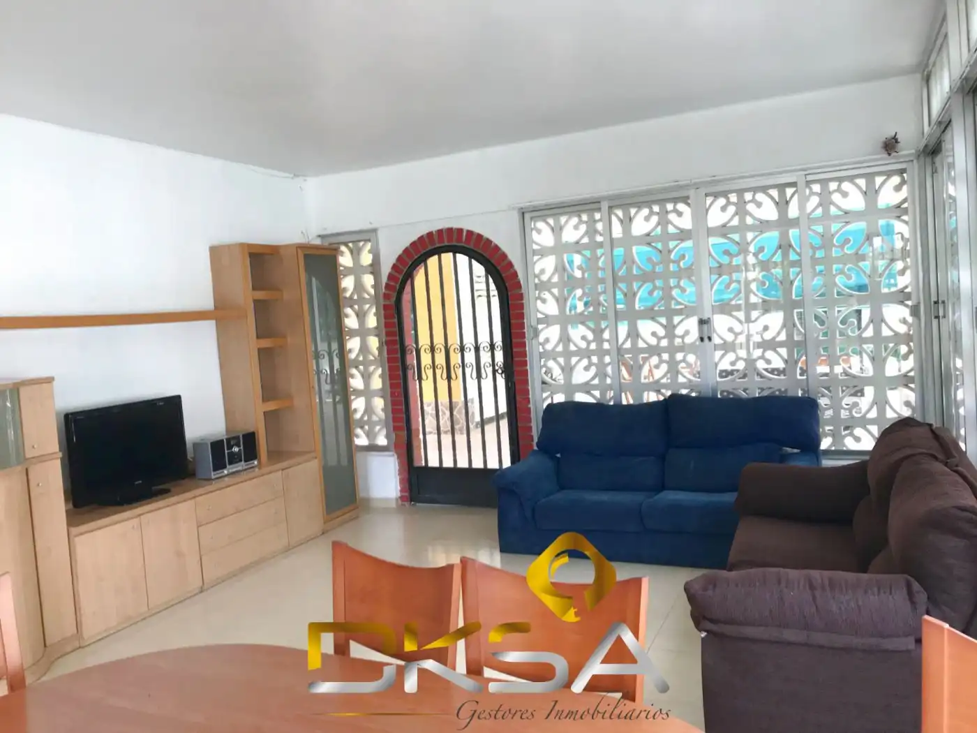Sala d'estar de Casa adosada en venda en Benicasim / Benicàssim amb Calefacció, Jardí privat i Terrassa