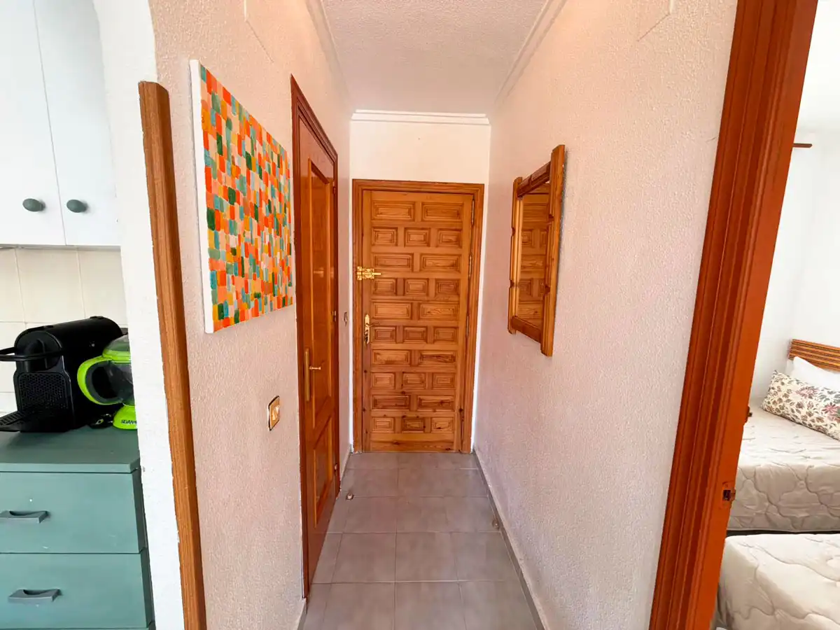 Piso en venta en Torrevieja con Terraza, Amueblado y Horno