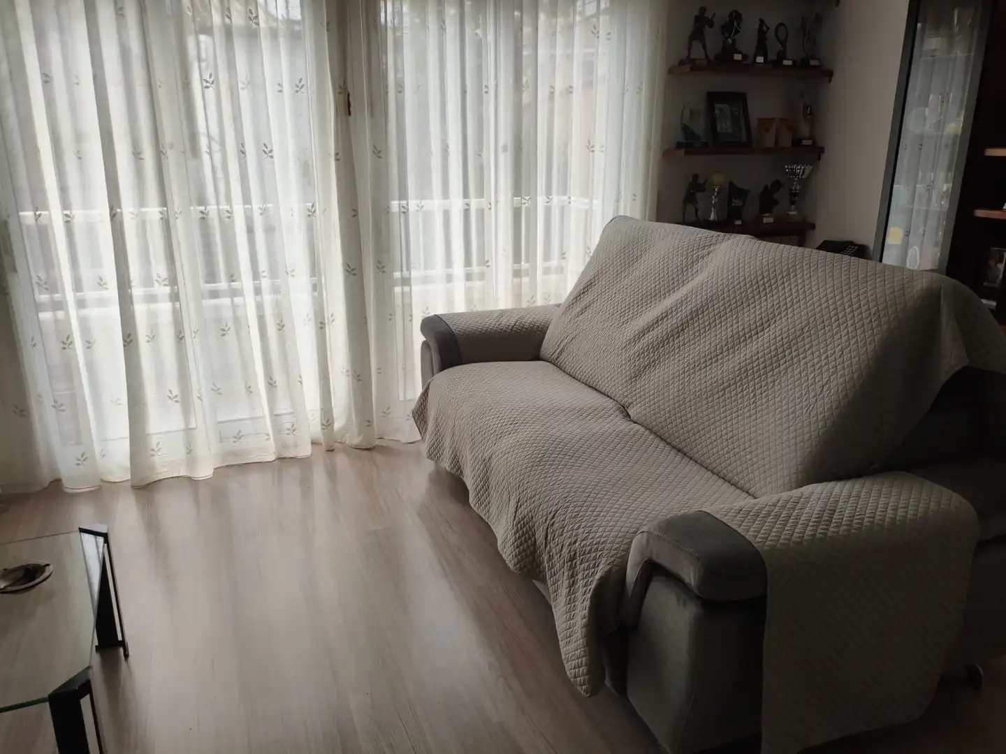 Sala d'estar de Casa adosada en venda en Berga amb Aire condicionat, Calefacció i Jardí privat