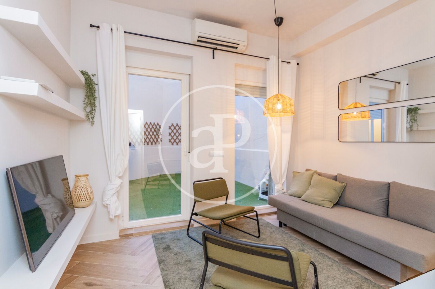 Living room of Flat to rent in  Madrid Capital  with Air Conditioner, Heating and Terrace