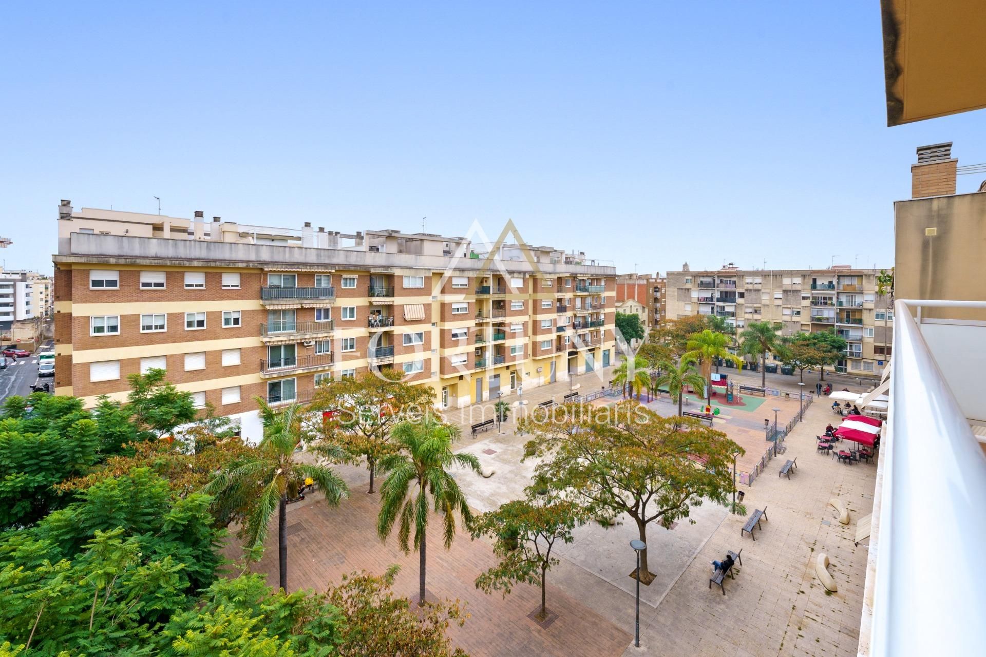 Vista exterior de Piso en venta en Reus con Calefacción, Terraza y Balcón