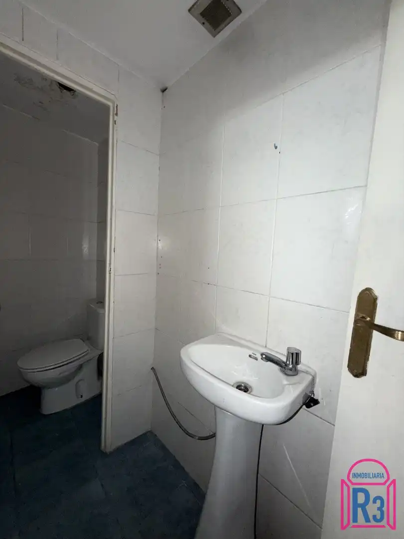 Bany de Local de lloguer en León Capital 