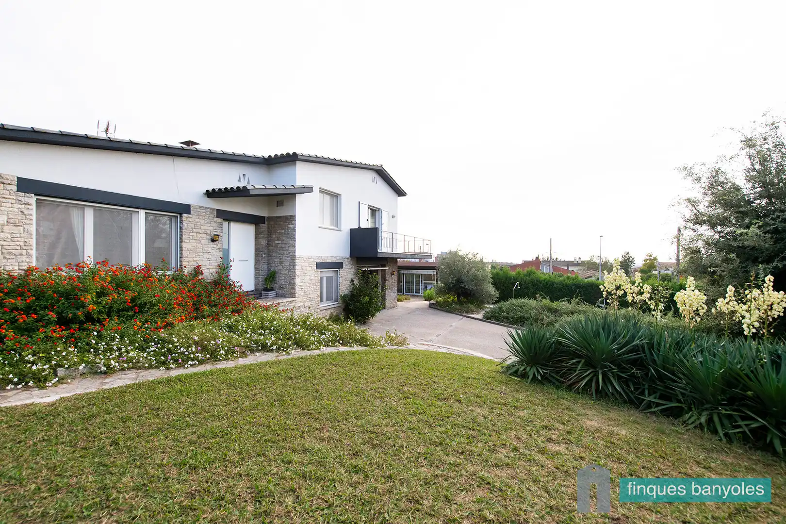 Exterior view of Houses for sale in Banyoles  with Air Conditioner, Heating and Private garden