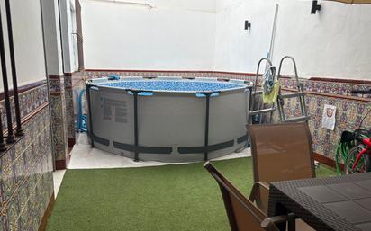 Swimming pool of House or chalet for sale in Dos Hermanas