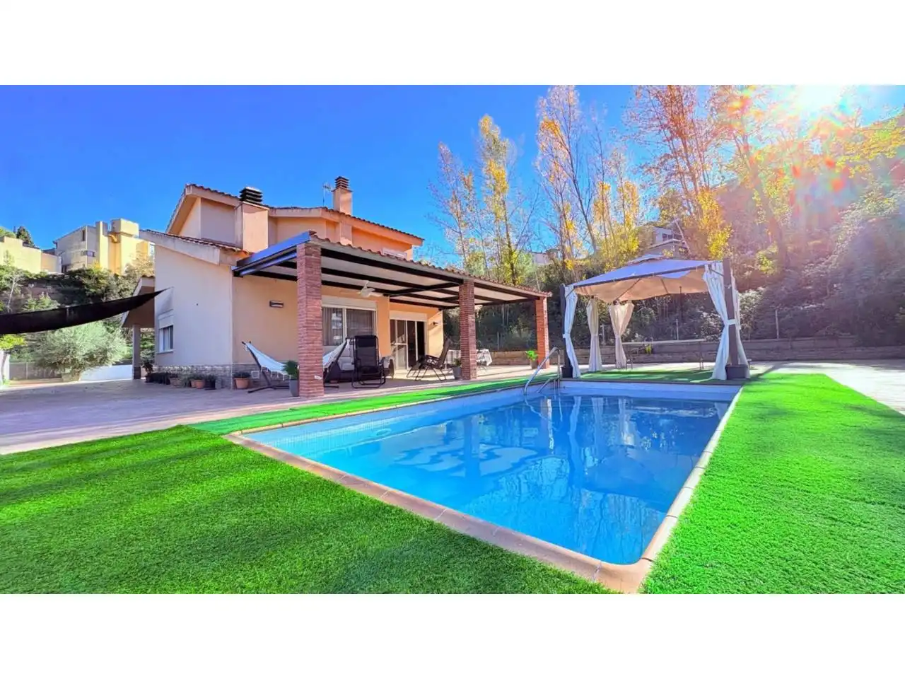 Piscina de Casa o xalet en venda en Castellar del Vallès amb Terrassa