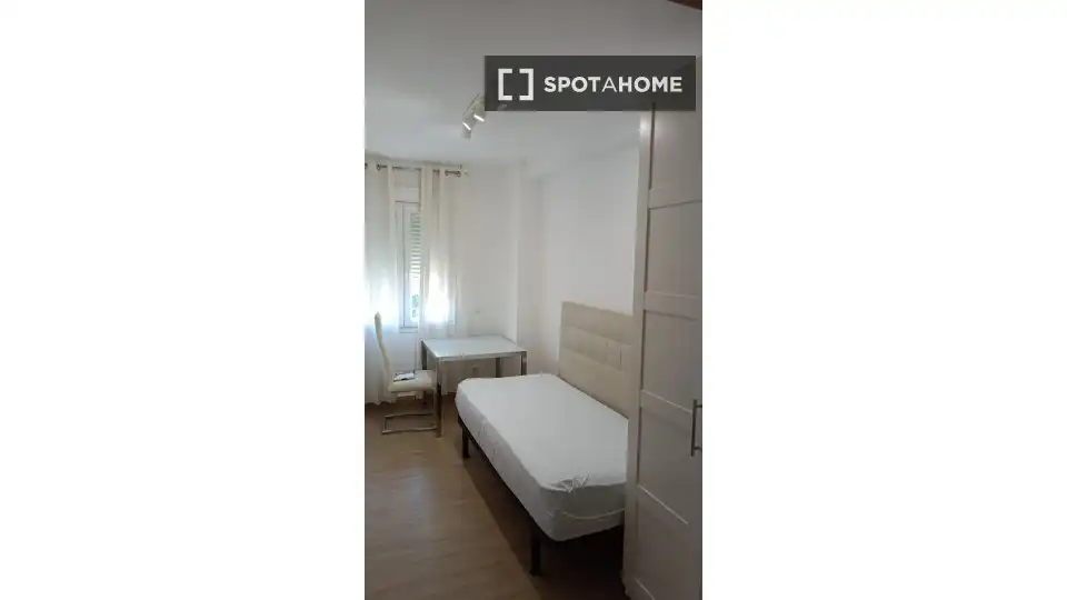 Room in Flores