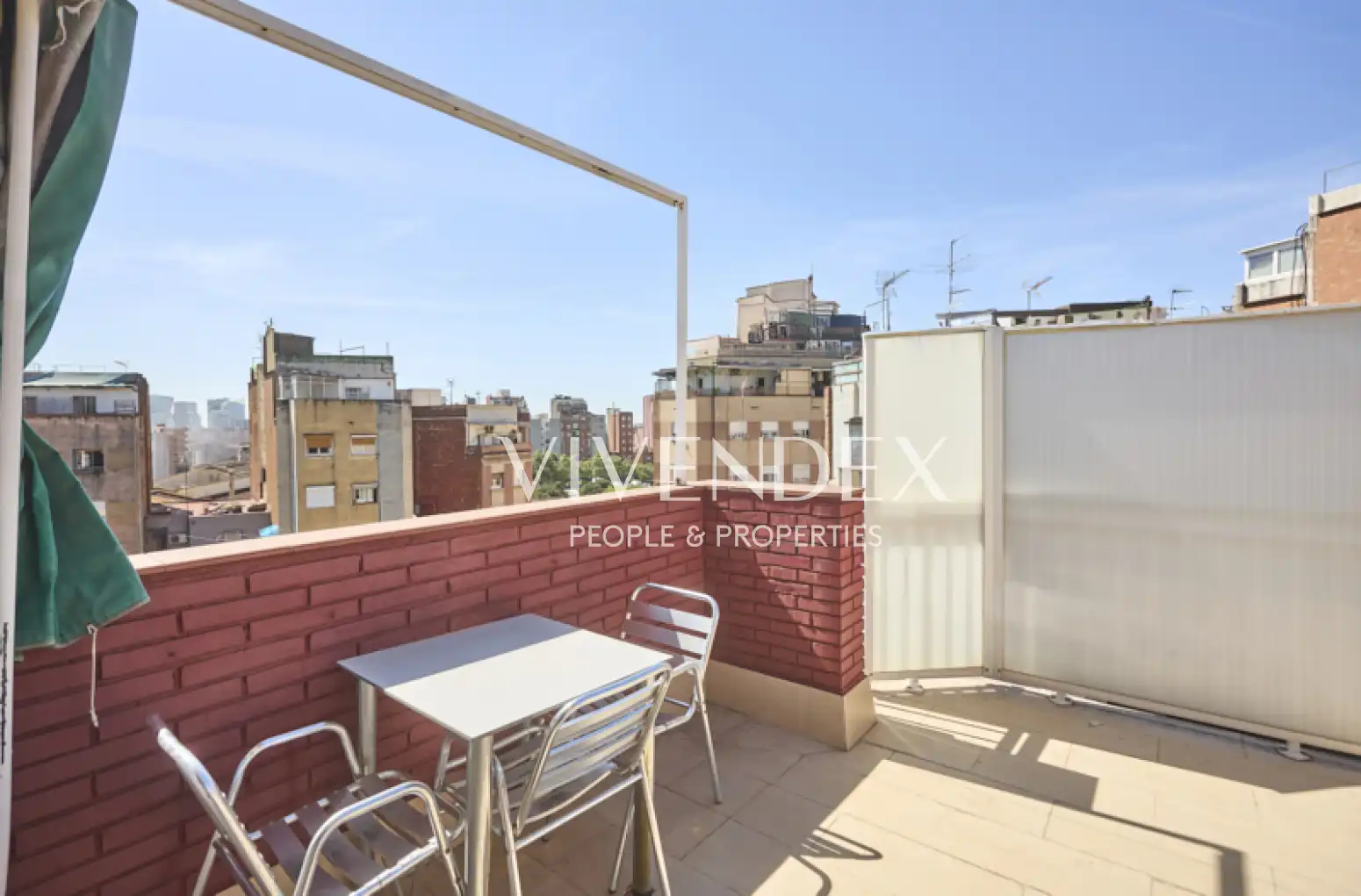 Exterior view of Attic for sale in L'Hospitalet de Llobregat  with Terrace