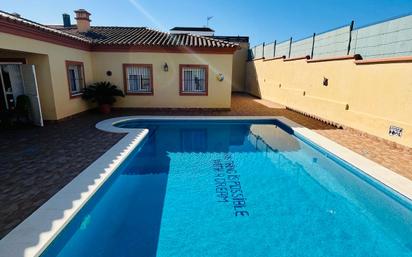 Piscina de Casa o xalet en venda en Los Barrios amb Aire condicionat i Piscina