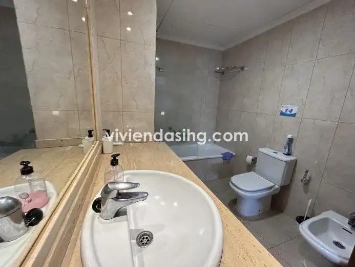 Baño de Piso de alquiler en Puerto de la Cruz con Parquet, Terraza y Amueblado