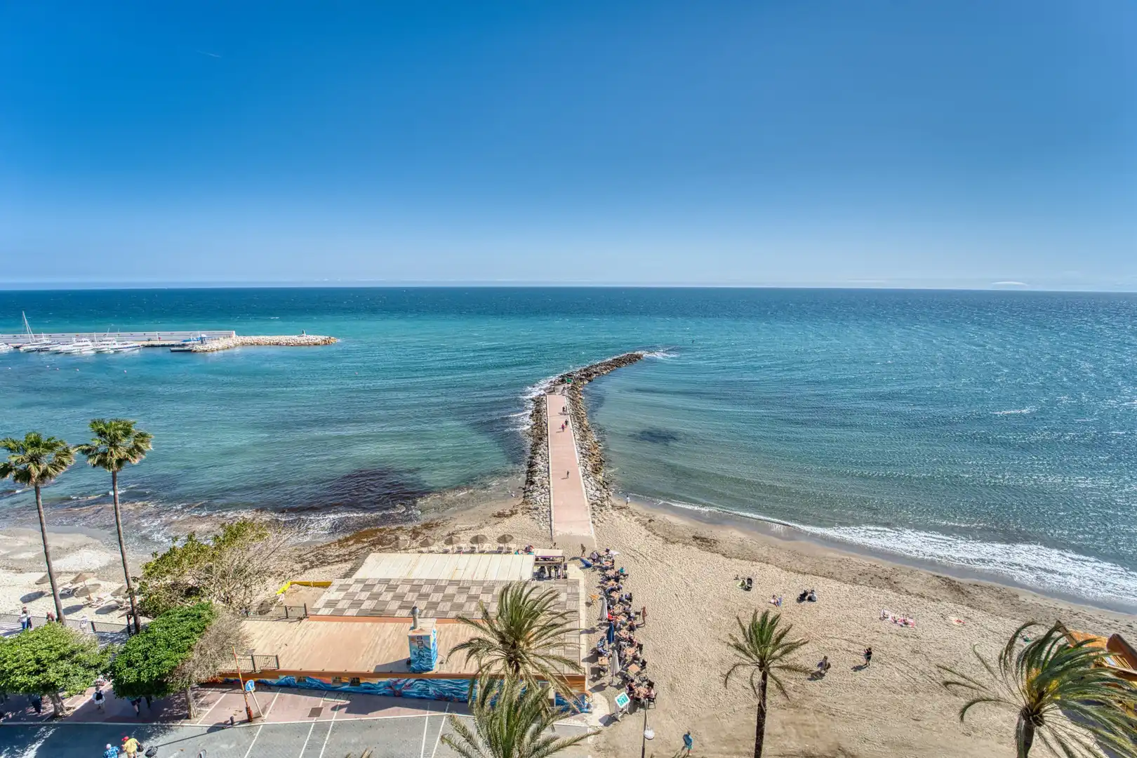 Vista exterior de Dúplex en venda en Marbella amb Calefacció, Terrassa i Piscina