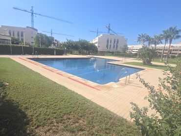 Piso con piscina en venta en El Toyo