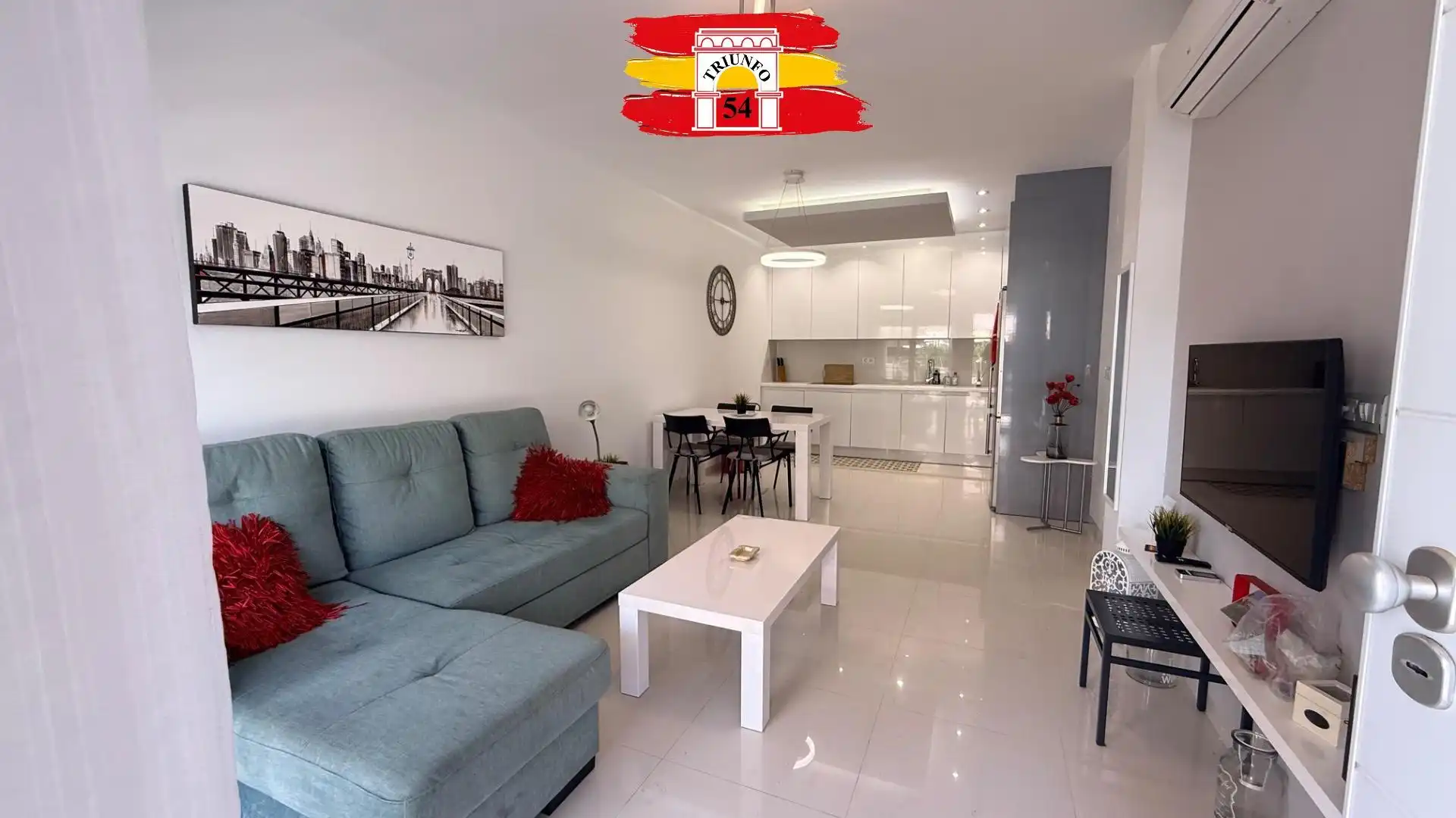 Sala d'estar de Casa o xalet en venda en Pilar de la Horadada amb Aire condicionat, Terrassa i Moblat