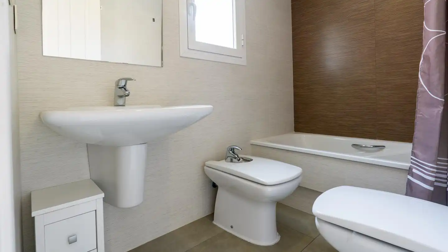 Baño de Casa adosada en venta en Santa Pola con Aire acondicionado, Terraza y Trastero