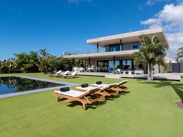 Casa con piscina en venta en la Vega