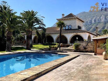 Vista exterior de Casa o xalet en venda en Dénia amb Aire condicionat, Terrassa i Piscina