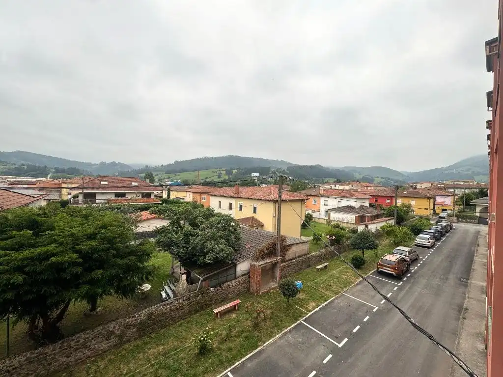 Vista exterior de Piso de alquiler en Los Corrales de Buelna  con Amueblado