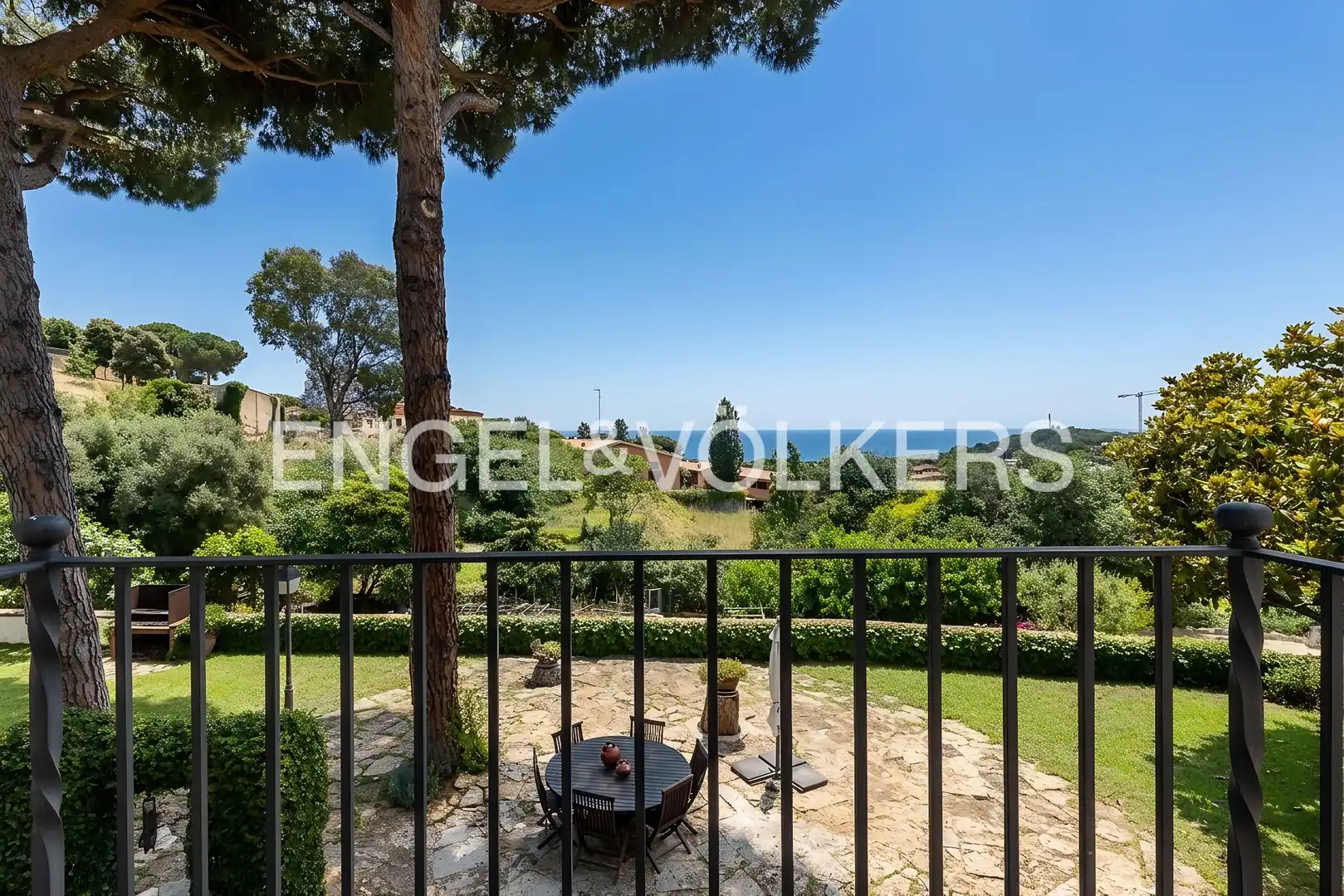 Vista exterior de Casa o xalet en venda en Premià de Dalt amb Calefacció, Jardí privat i Terrassa