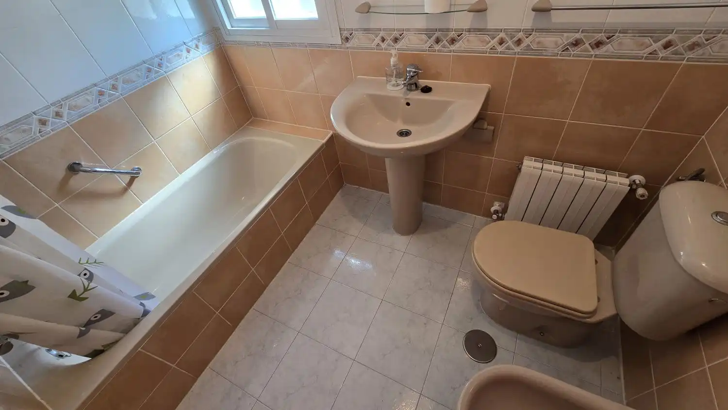 Baño de Piso de alquiler en Humanes de Madrid con Aire acondicionado y Calefacción