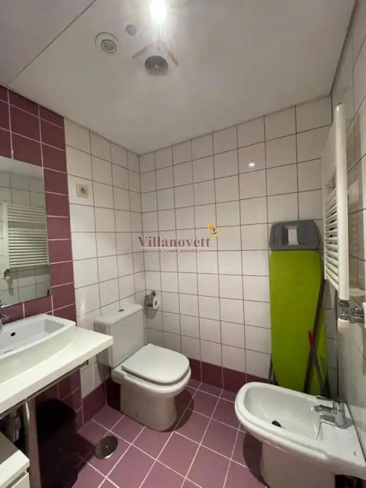 Baño de Estudio en venta en Vigo  con Calefacción y Amueblado