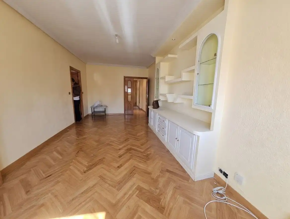 Sala d'estar de Pis en venda en Móstoles amb Aire condicionat, Parquet i Forn