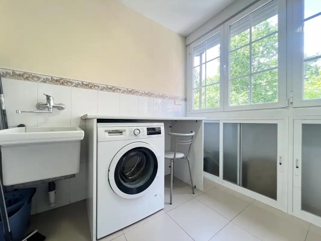 Bathroom of Flat for rent in Madrid  with Air Conditioner, Heating and Swimming Pool