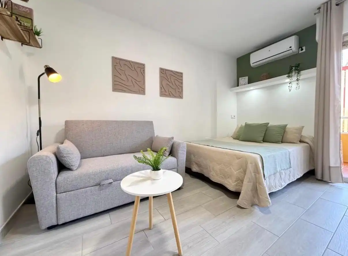 Bedroom of Flat for rent in Parque de la Paloma