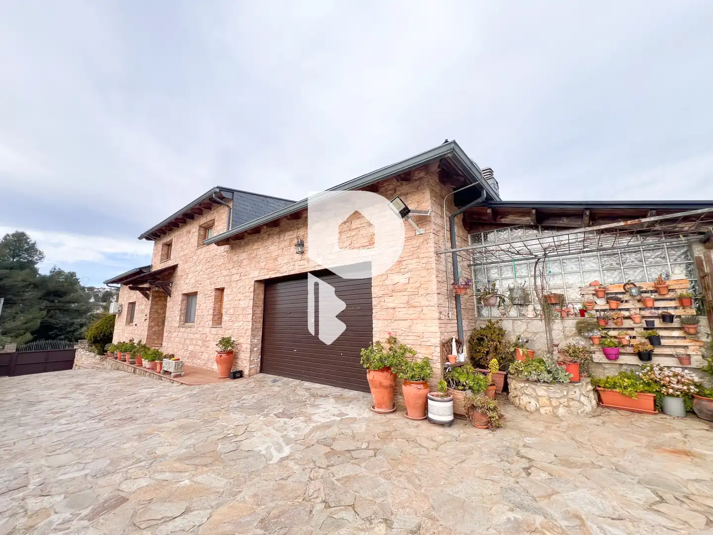 Vista exterior de Casa o xalet en venda en Vallirana amb Aire condicionat, Calefacció i Jardí privat