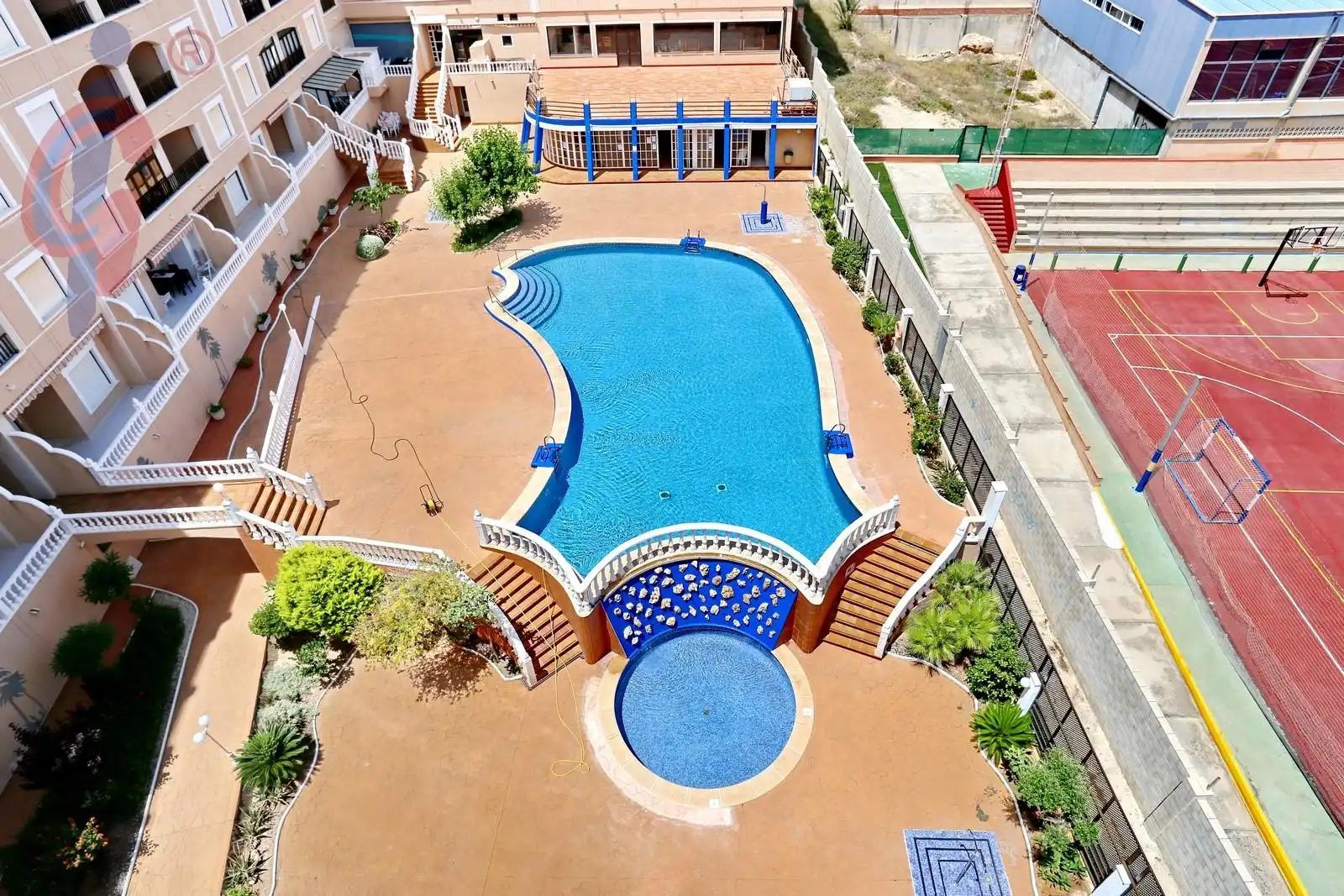 Schwimmbecken von Wohnung zum Verkauf in Guardamar del Segura mit Terrasse, Abstellraum und Möbliert