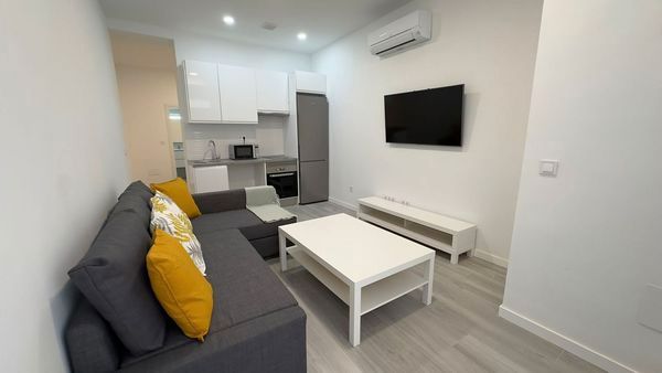 Sala d'estar de Apartament en venda en  Madrid Capital amb Aire condicionat, Calefacció i Moblat
