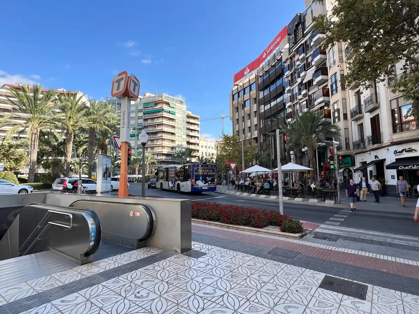 Außenansicht von Wohnung zum Verkauf in Alicante / Alacant mit Klimaanlage, Heizung und Terrasse