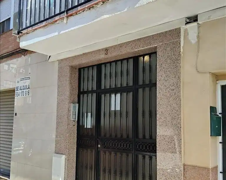 Vista exterior de Piso en venta en San Juan de Aznalfarache