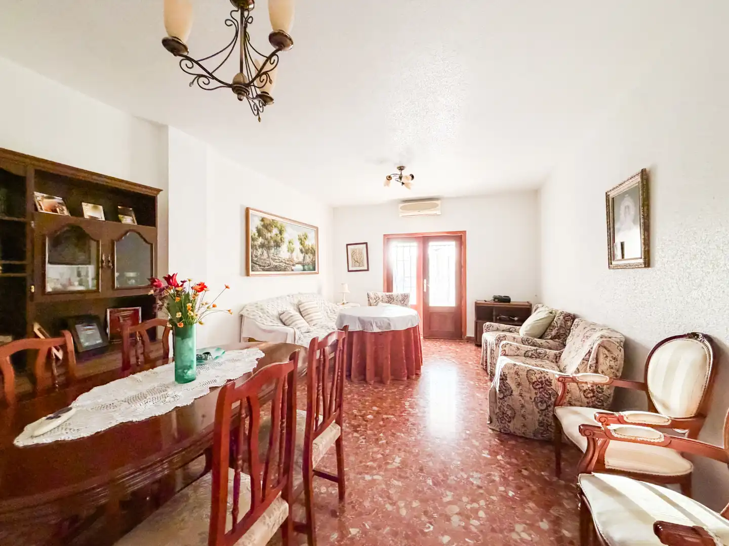 Sala de estar de Casa adosada en venta en Zújar con Calefacción, Terraza y Amueblado