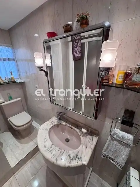 Badezimmer von Wohnung zur Miete in Madrid mit Klimaanlage und Möbliert