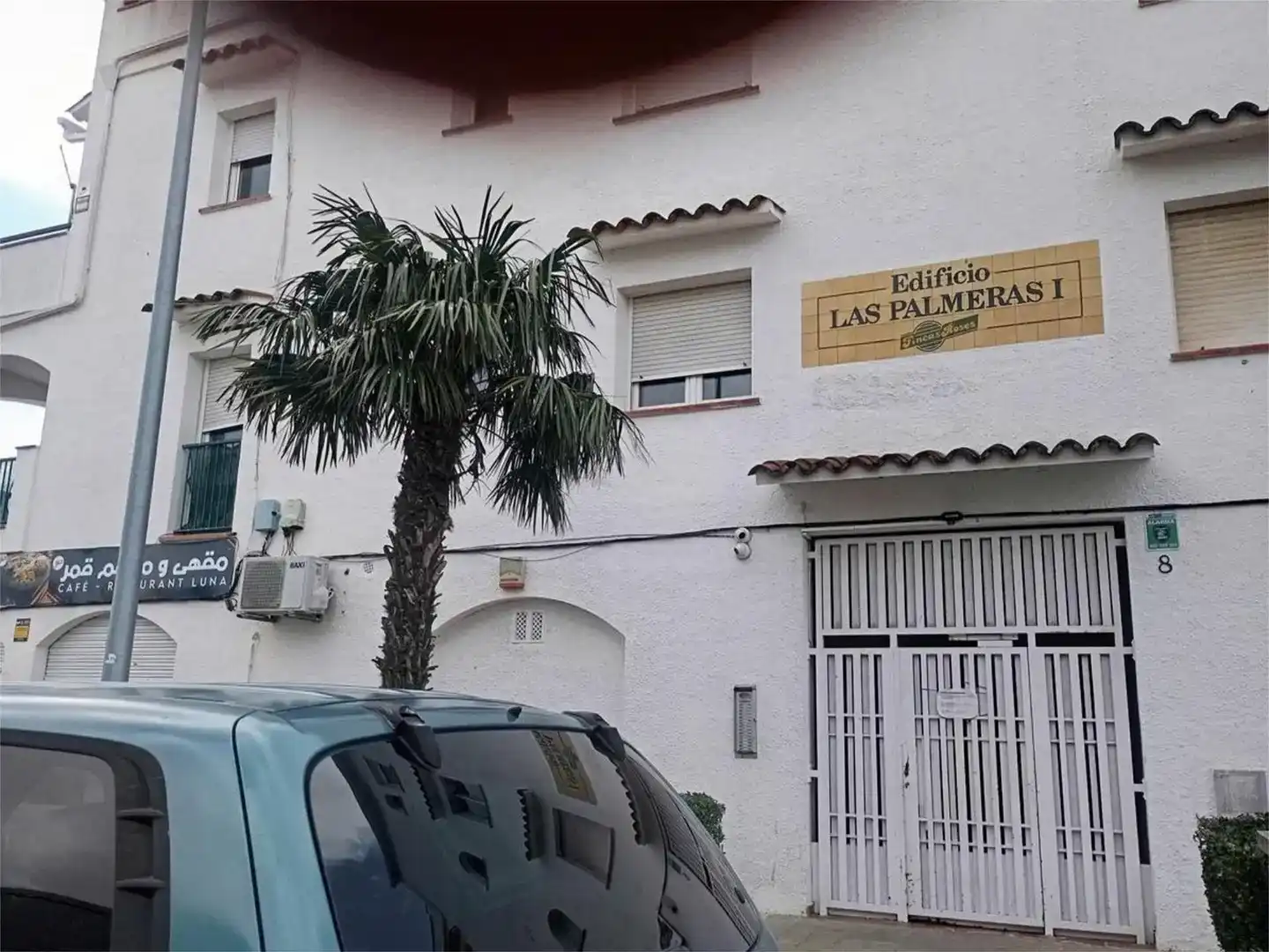 Vista exterior de Pis en venda en Empuriabrava amb Aire condicionat, Piscina i Balcó