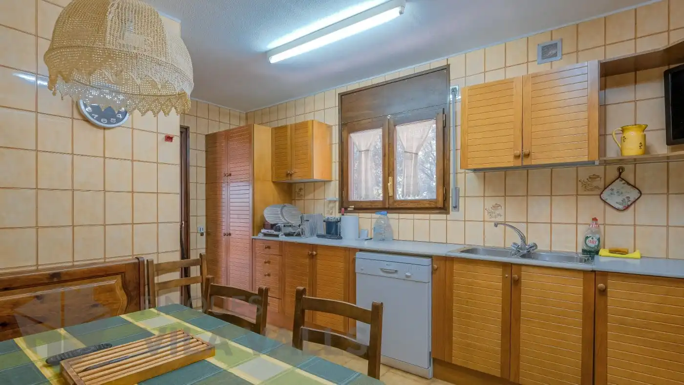 Küche von Haus oder Chalet zum Verkauf in Sant Quirze Safaja mit Privatgarten und Balkon