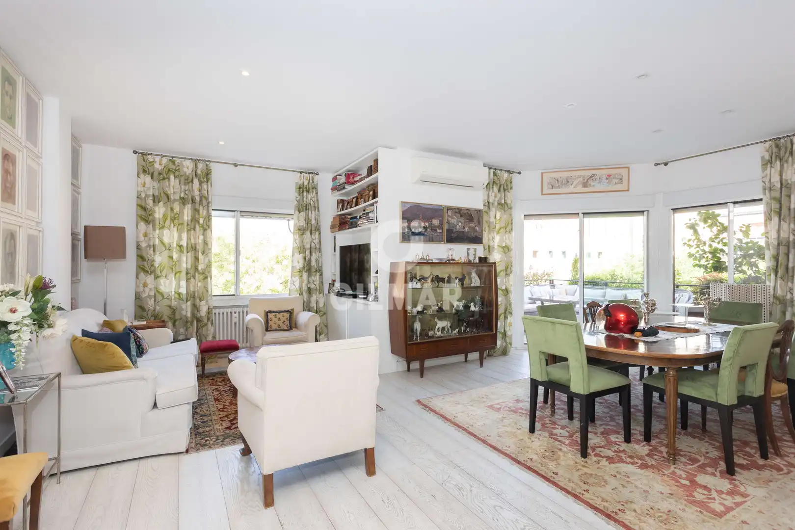 Vista exterior de Piso en venta en Madrid con Calefacción y Balcón