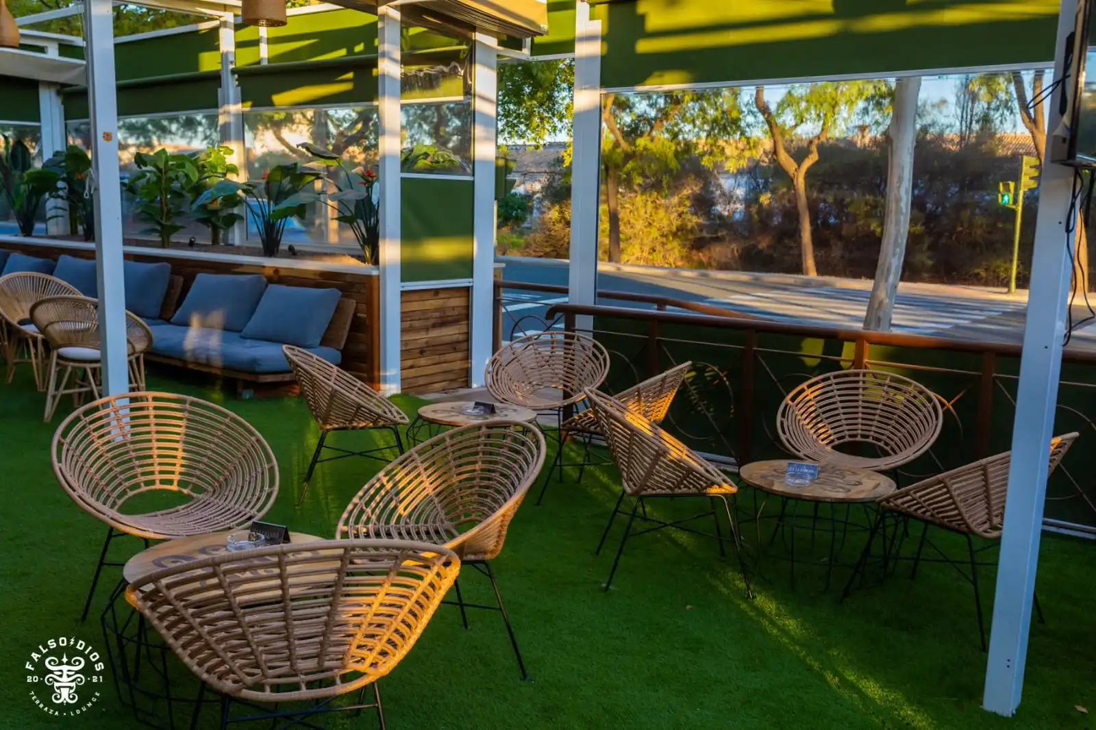 Terrasse von Geschaftsraum zur ubertragung in Sevilla mit Klimaanlage, Heizung und Terrasse